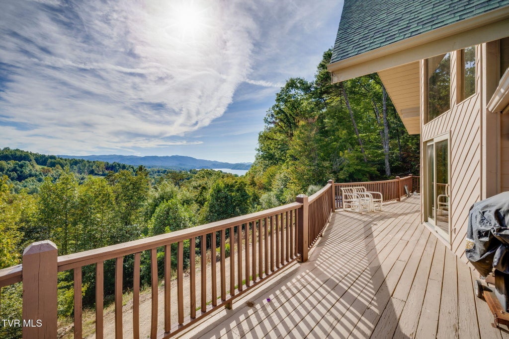 Photo of 2899 Lakeview Drive, Butler, TN 37640 (MLS # 10001616)