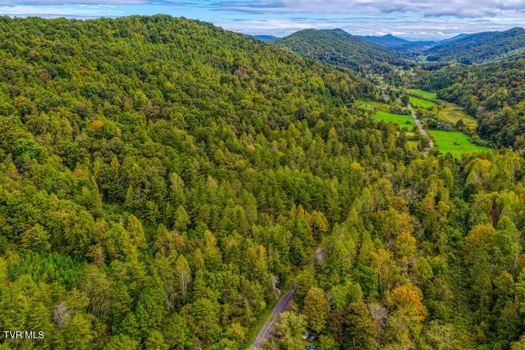 Photo of 2 Butcher Valley Road, Rogersville, TN 37857 (MLS # 9991550)