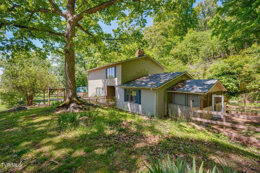 Photo of 1656 Fall Creek Road, Kingsport, TN 37664 (MLS # 9995149)