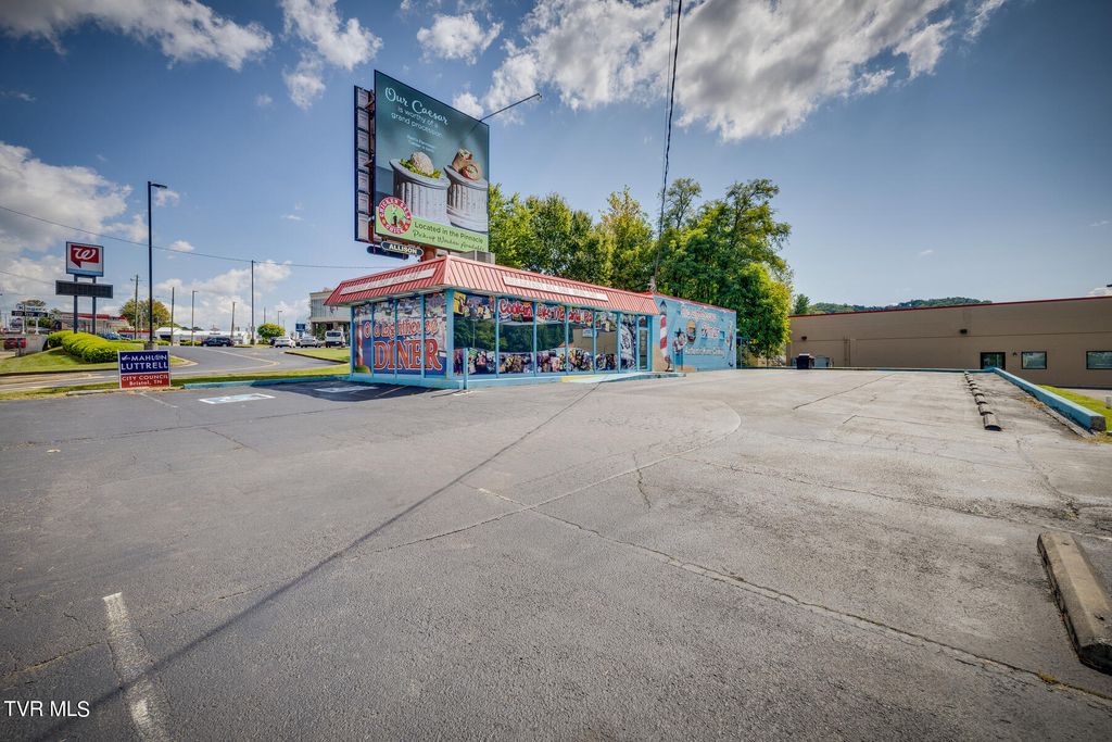 Photo of 2520 State Street, Bristol, TN 37620 (MLS # 9971504)