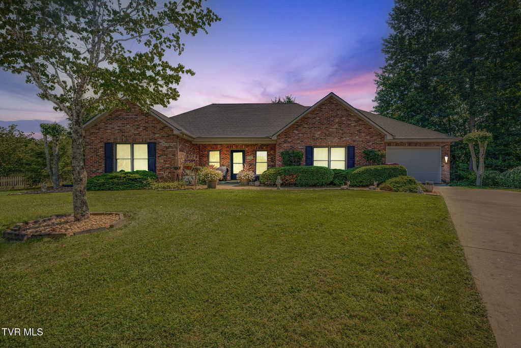 Photo of 9 Larchmont Lane, Johnson City, TN 37604 (MLS # 9994344)