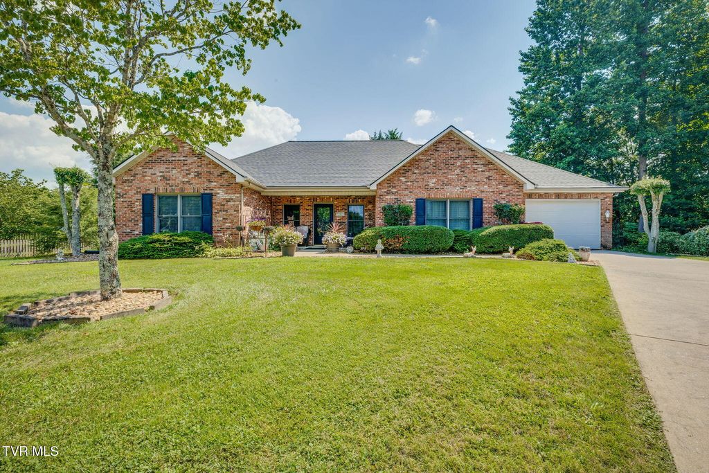 Photo of 9 Larchmont Lane, Johnson City, TN 37604 (MLS # 9994344)