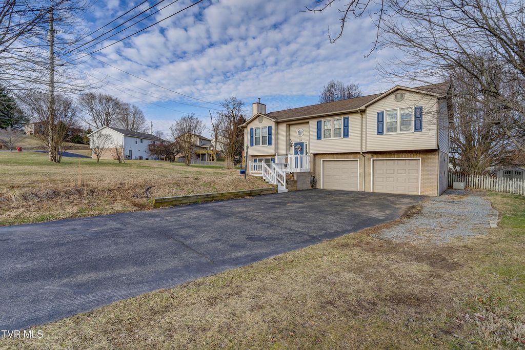 Photo of 134 Tucker Lane, Johnson City, TN 37601 (MLS # 9989665)