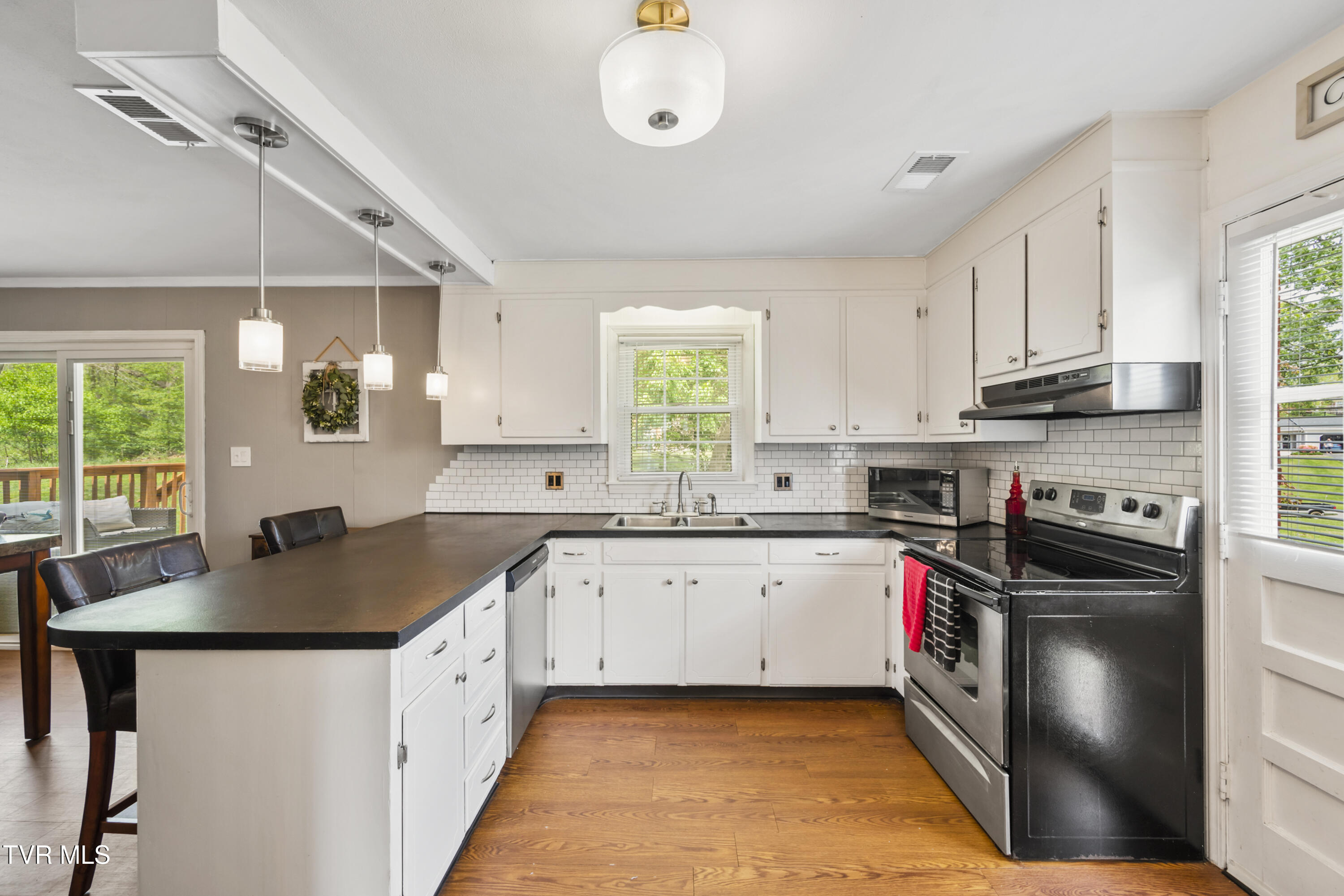 7357 White Pine Circle, Bristol, Virginia image 8