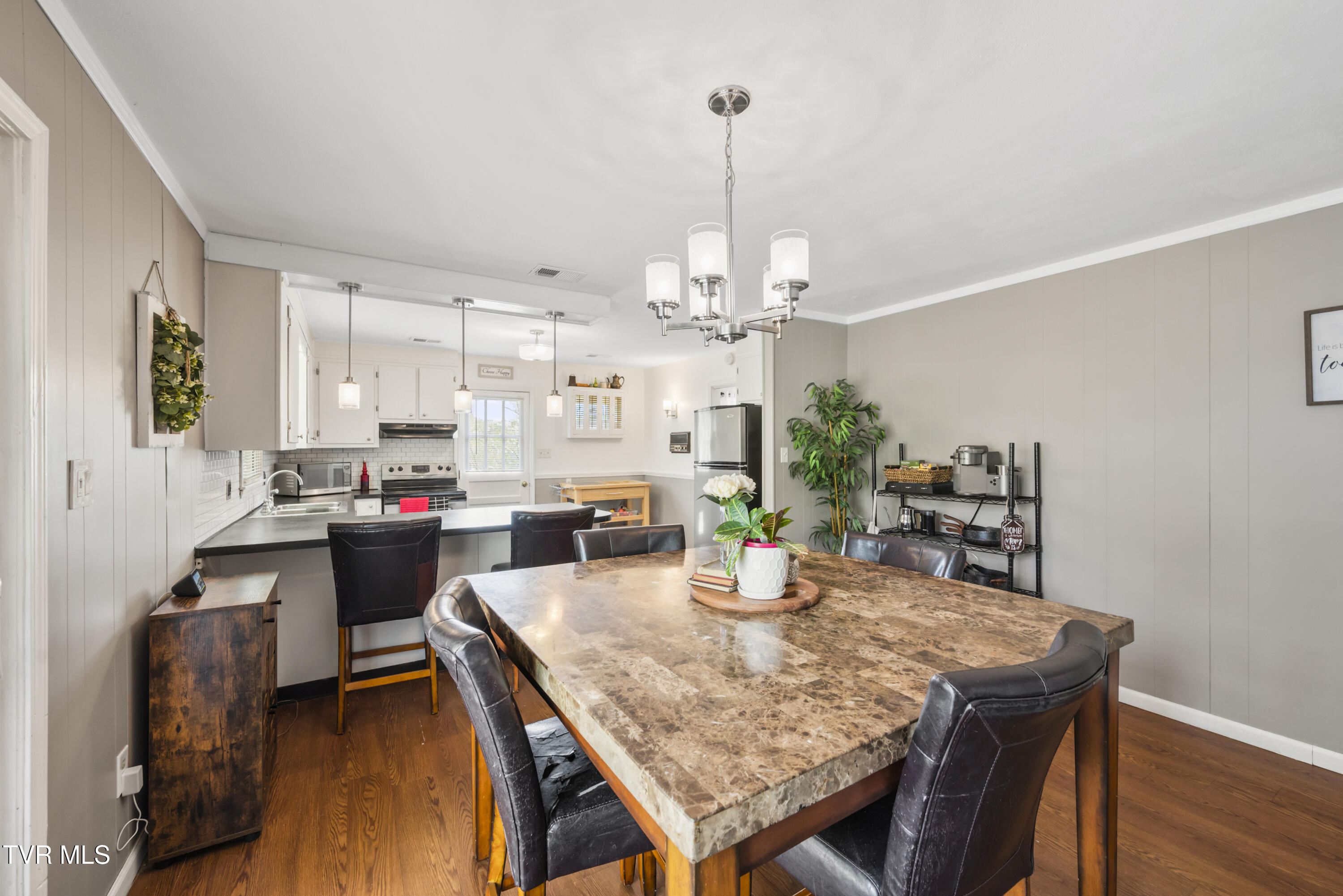 7357 White Pine Circle, Bristol, Virginia image 12