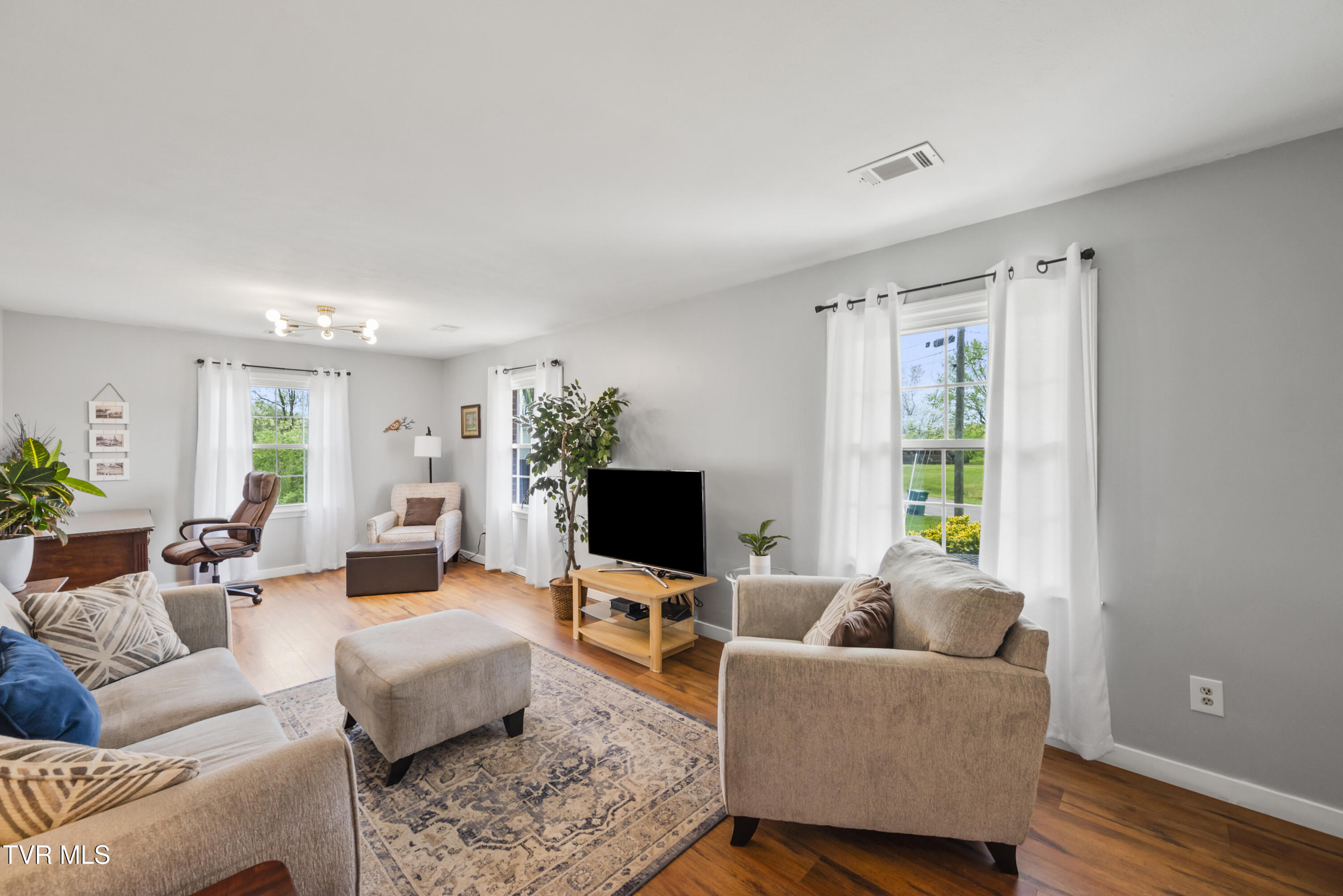 7357 White Pine Circle, Bristol, Virginia image 3