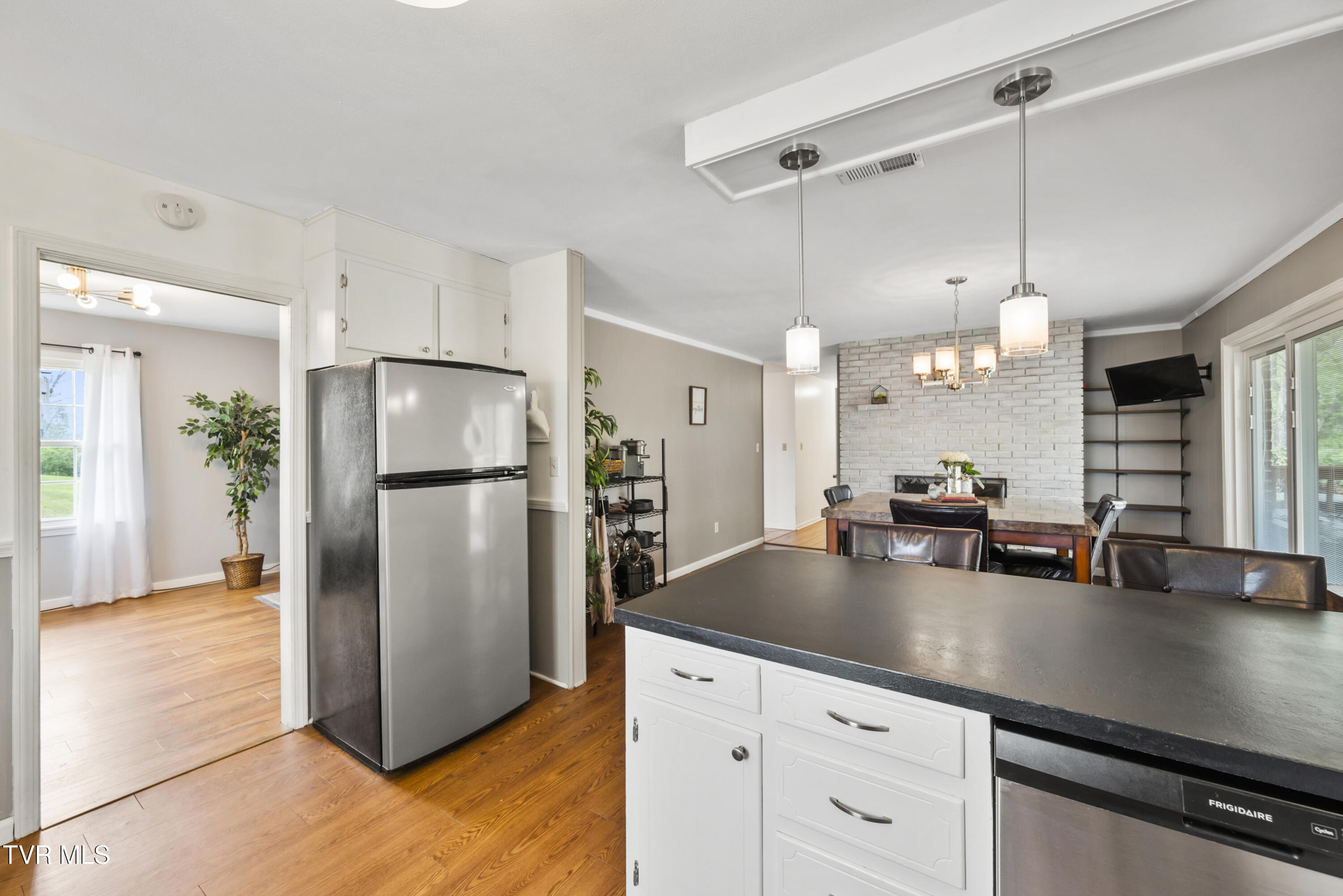 7357 White Pine Circle, Bristol, Virginia image 9