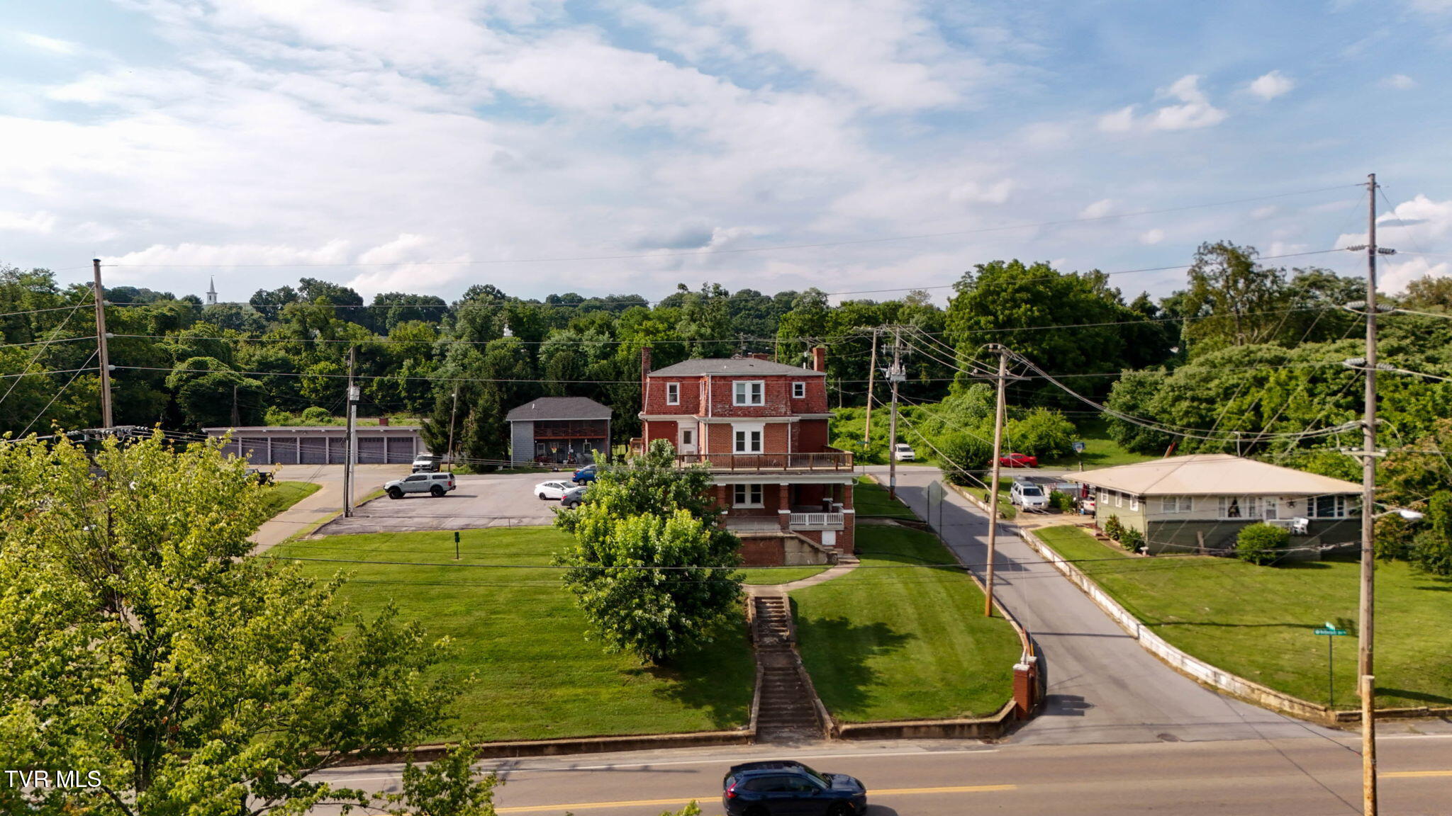 2000 Netherland Inn Road