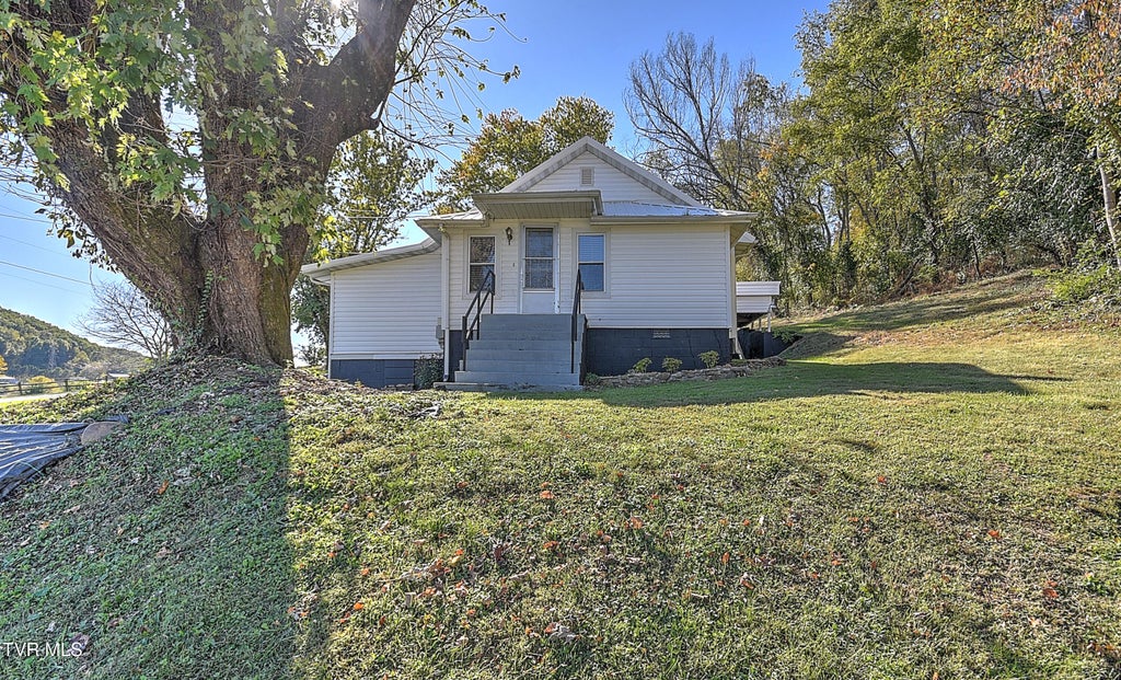Photo of 243 Johnson Cemetery Road, Blountville, TN 37617 (MLS # 10002411)