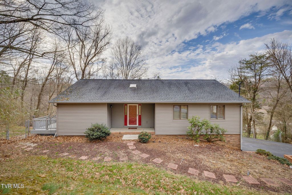 Photo of 400 Wimberly Place, Kingsport, TN 37660 (MLS # 9992361)