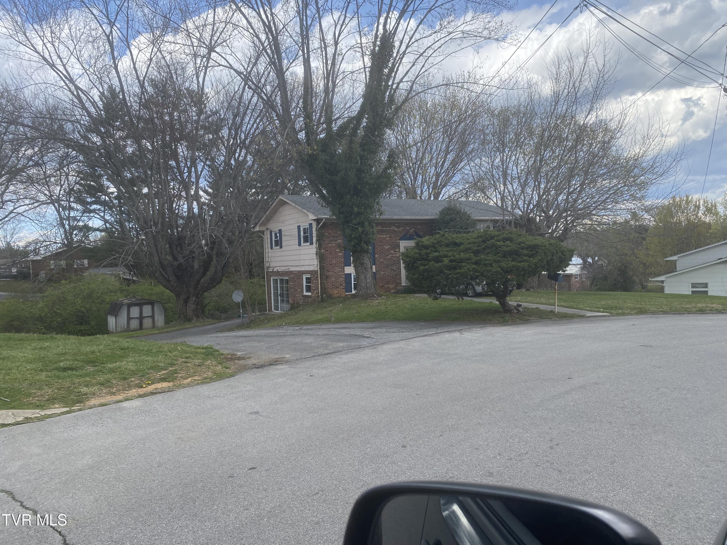 302 Hermitage Drive, Greeneville, Tennessee image 2