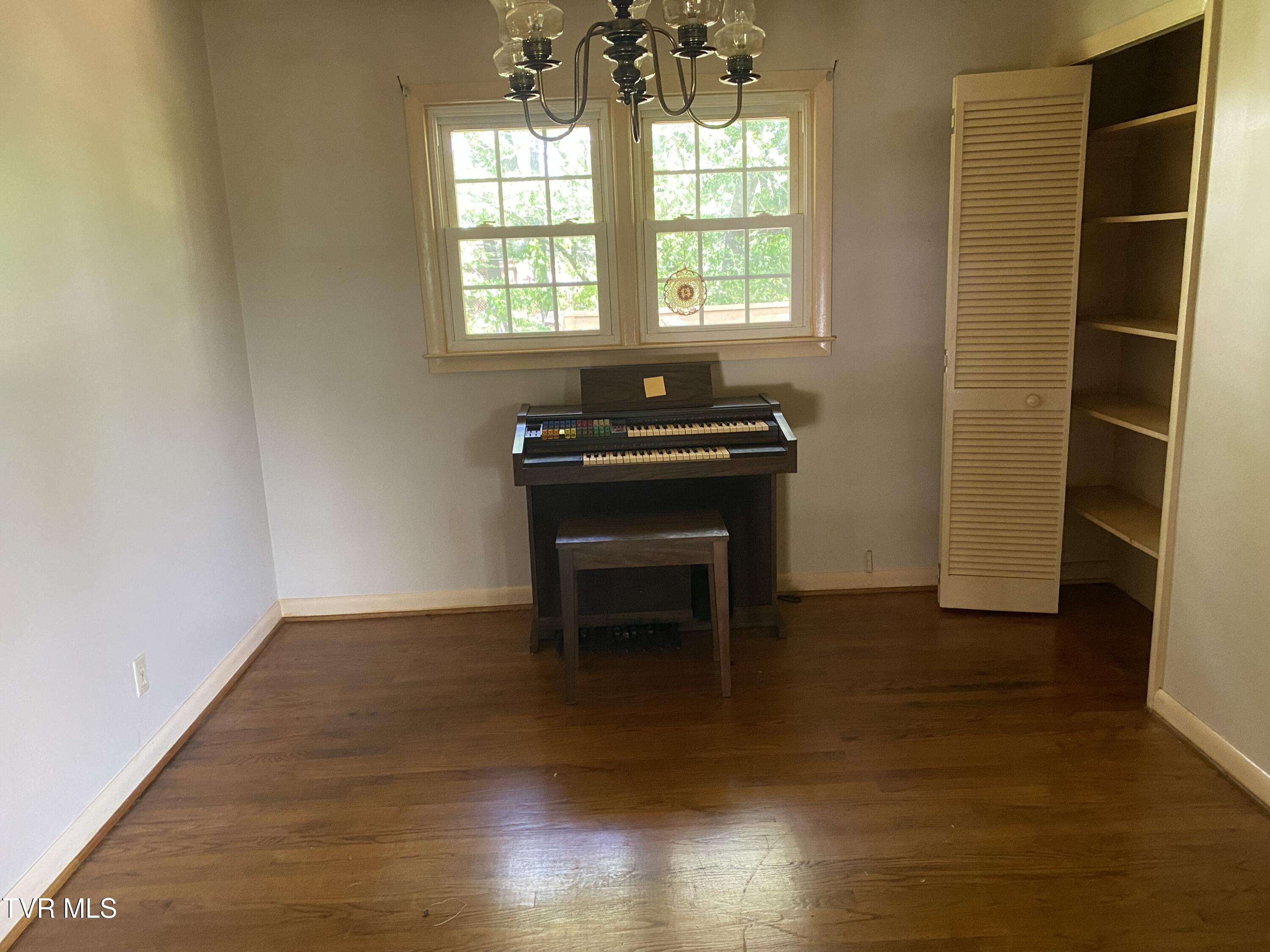 302 Hermitage Drive, Greeneville, Tennessee image 6