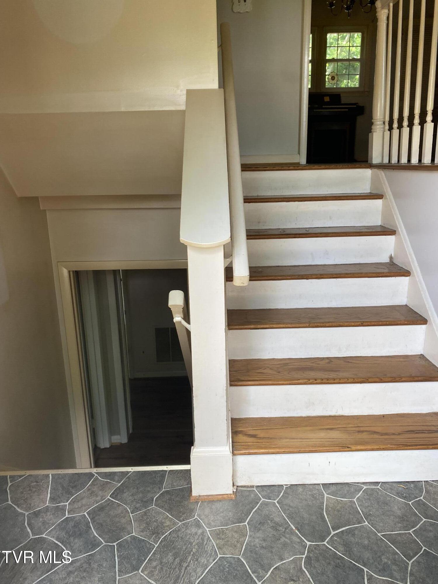 302 Hermitage Drive, Greeneville, Tennessee image 4