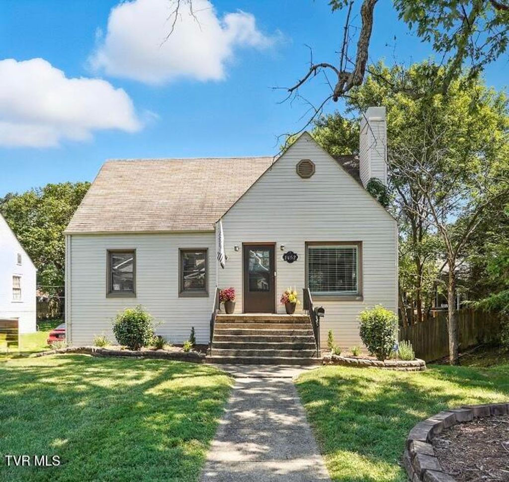 Photo of 1462 Valley Street, Kingsport, TN 37660 (MLS # 9985222)