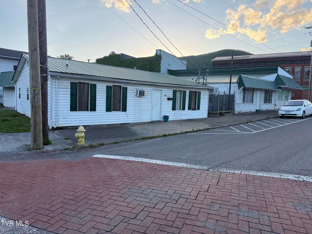 Photo of 201 5th Street, Big Stone Gap, VA 24219 (MLS # 9995231)