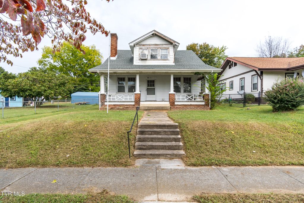 Photo of 1411 Unaka Avenue, Johnson City, TN 37601 (MLS # 9986265)