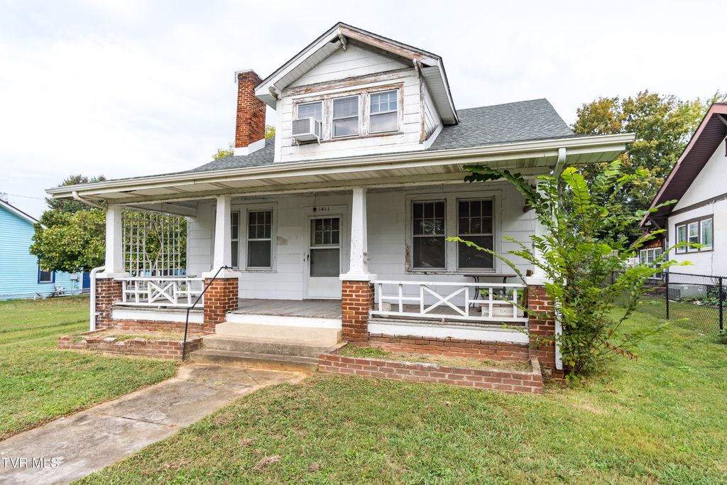 Photo of 1411 Unaka Avenue, Johnson City, TN 37601 (MLS # 9986265)