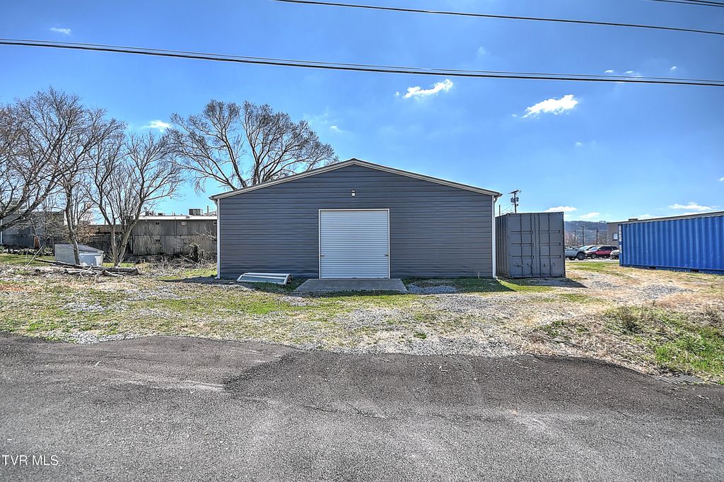 Photo of 150 Hemlock Drive, Bristol, VA 24201 (MLS # 9992512)