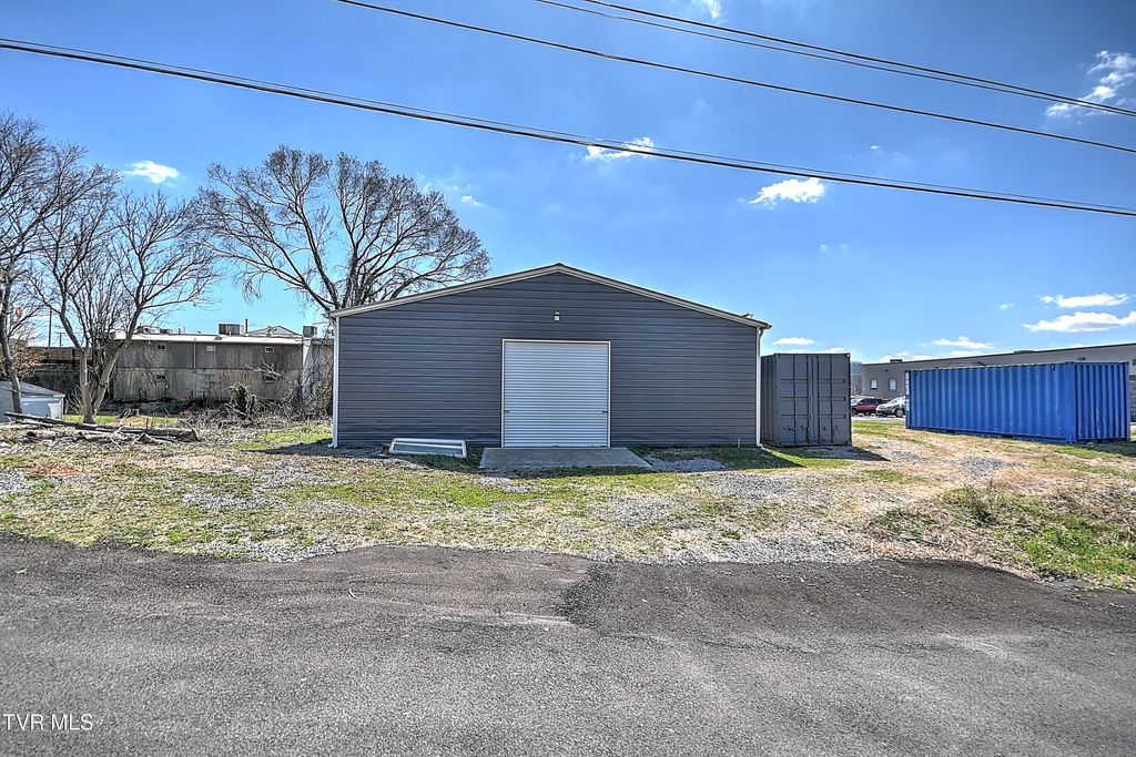 Photo of 150 Hemlock Drive, Bristol, VA 24201 (MLS # 9992512)