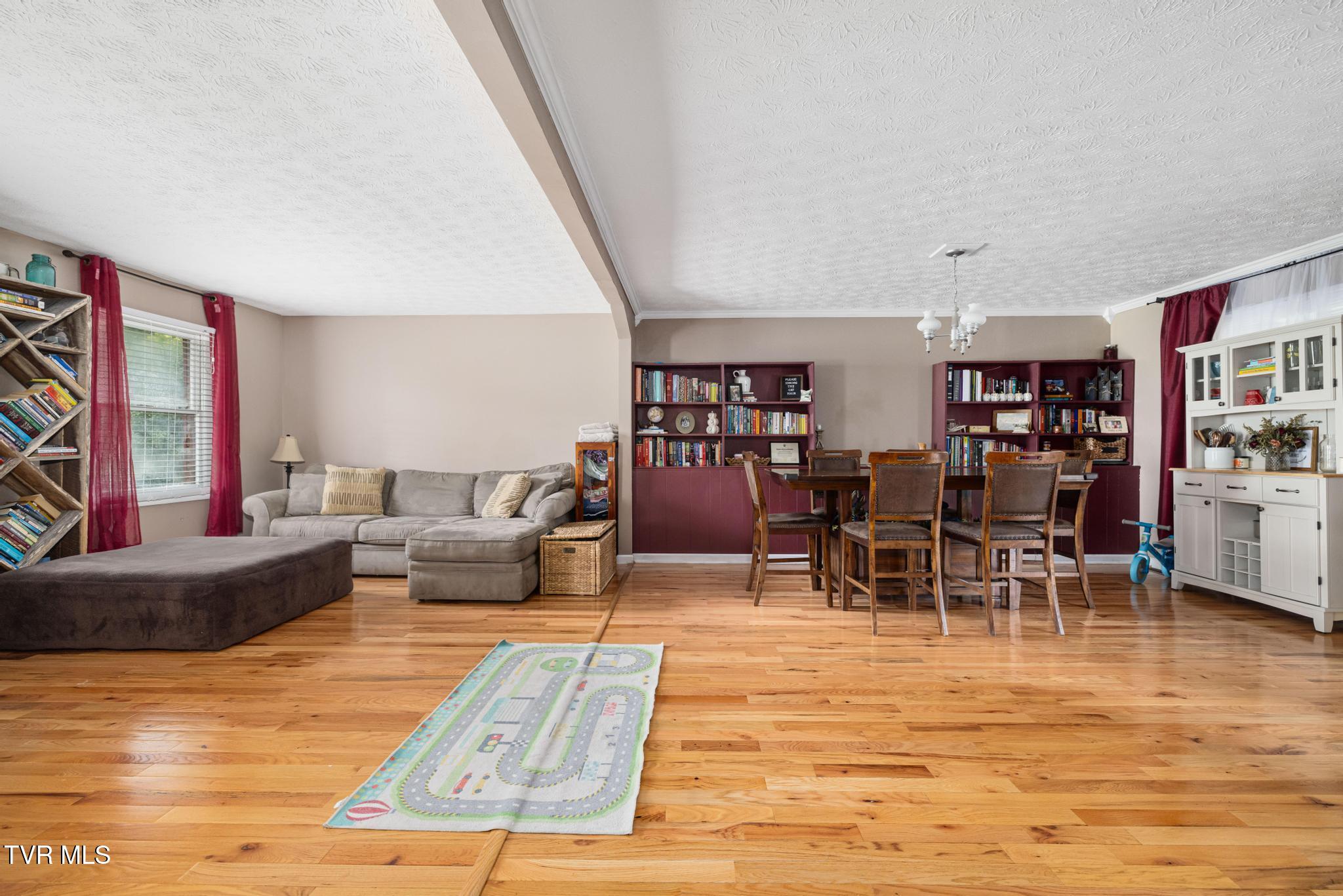 303 Cloverleaf Court