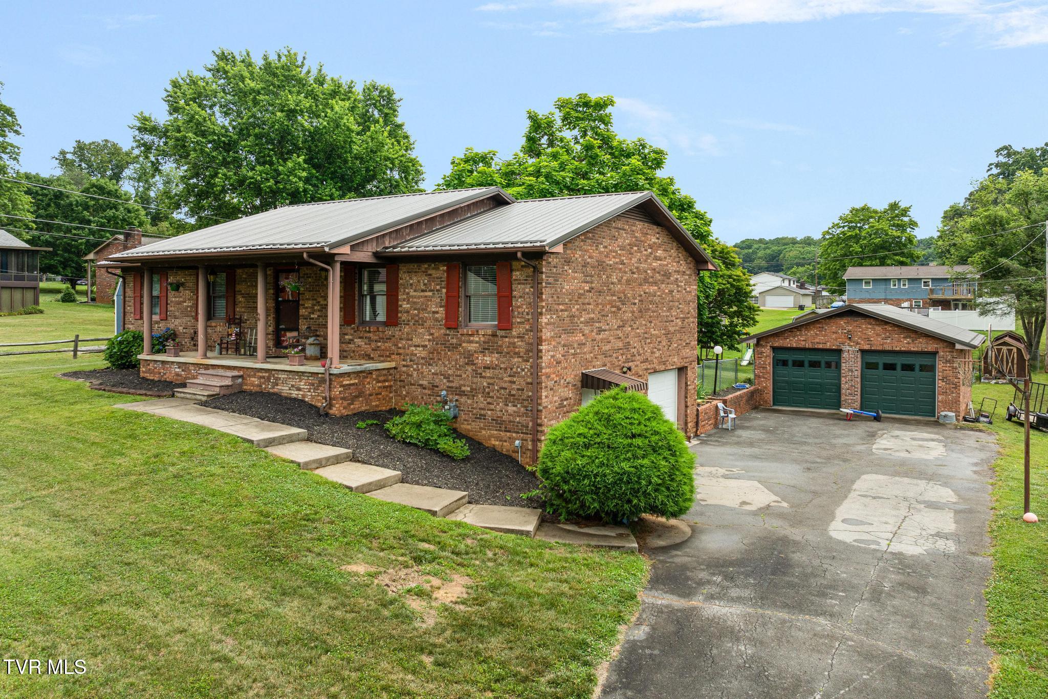 303 Cloverleaf Court