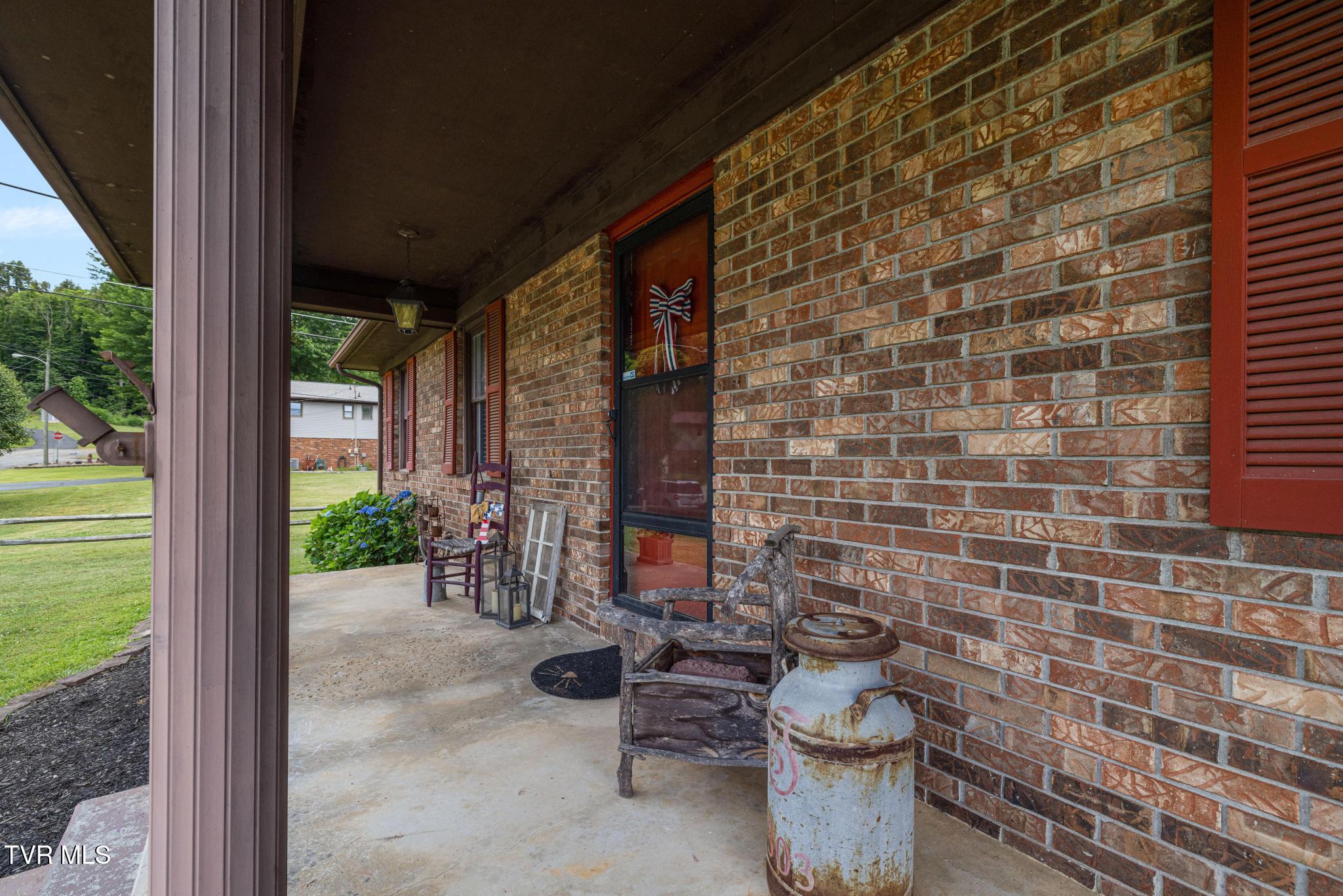 303 Cloverleaf Court
