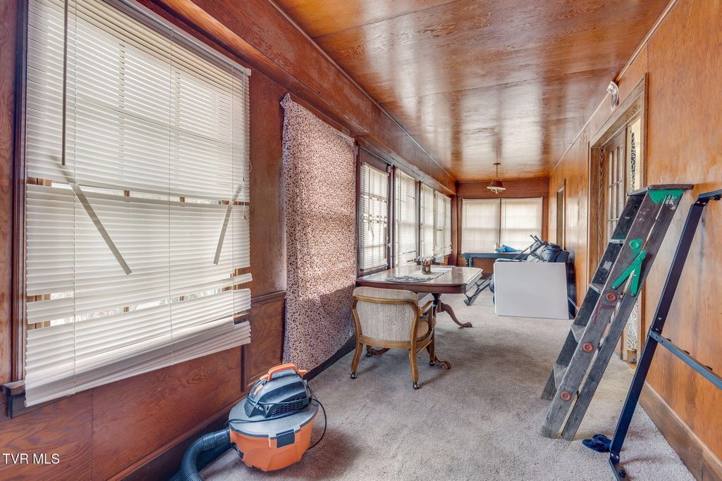 Photo of 2704 Fort Henry Drive, Kingsport, TN 37664 (MLS # 9990251)