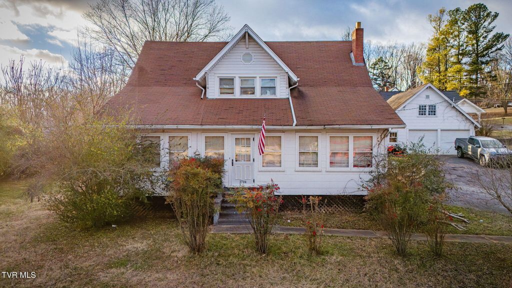 Photo of 2704 Fort Henry Drive, Kingsport, TN 37664 (MLS # 9990251)