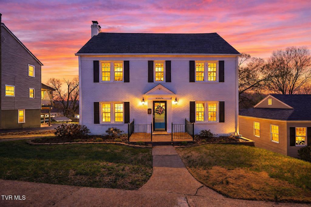 Photo of 161 Sevier Avenue, Kingsport, TN 37660 (MLS # 9992183)