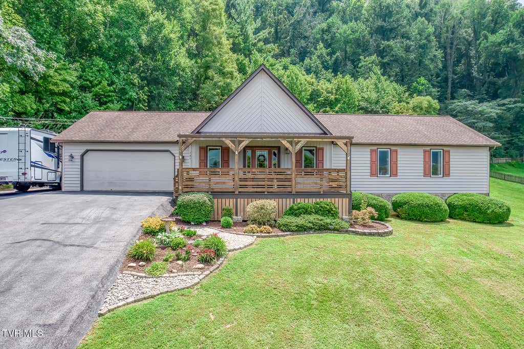Photo of 101 Abe Lincoln Court, Elizabethton, TN 37643 (MLS # 9999735)