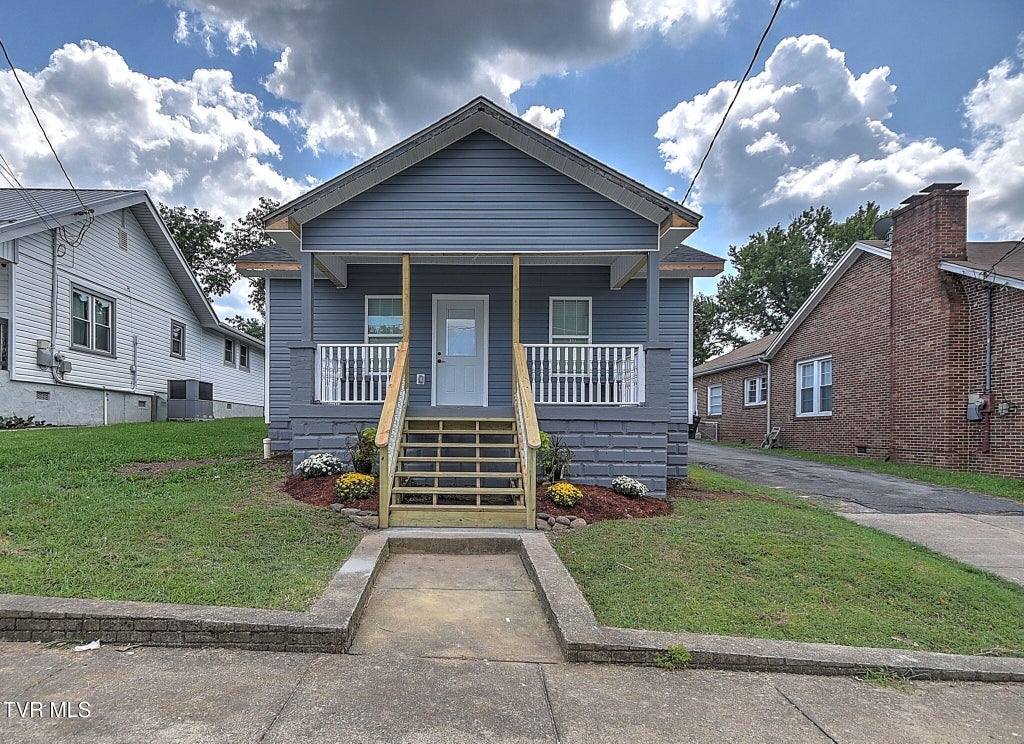 Photo of 242 Mcdowell Street, Bristol, TN 37620 (MLS # 10000403)