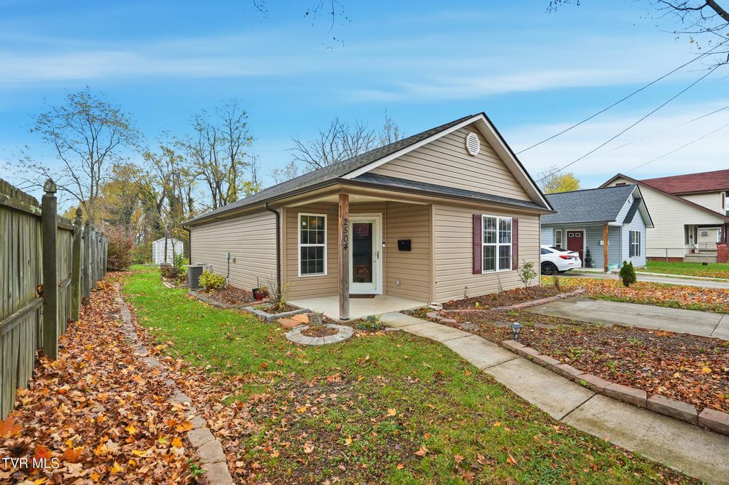 Photo of 2504 Overlook Road, Kingsport, TN 37664 (MLS # 9987979)