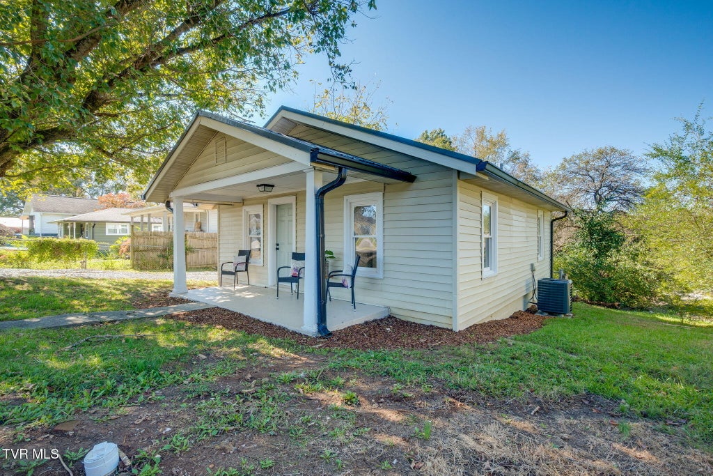 Photo of 1210 Kentucky Avenue, Bristol, TN 37620 (MLS # 10002469)