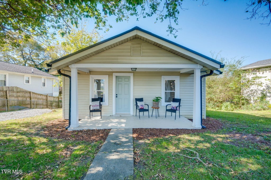 Photo of 1210 Kentucky Avenue, Bristol, TN 37620 (MLS # 10002469)