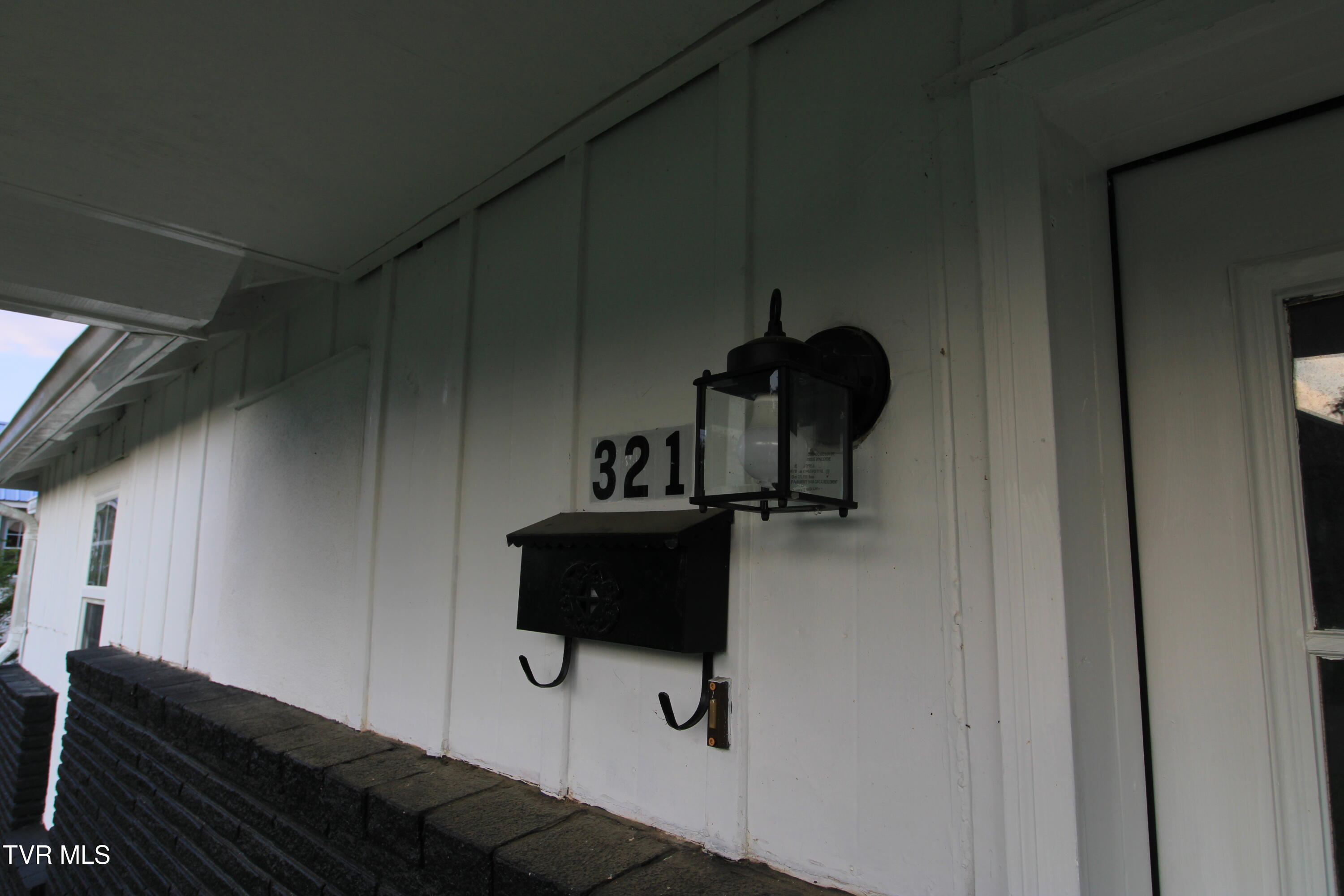 321 Chilhowie Avenue, Johnson City, Tennessee image 4
