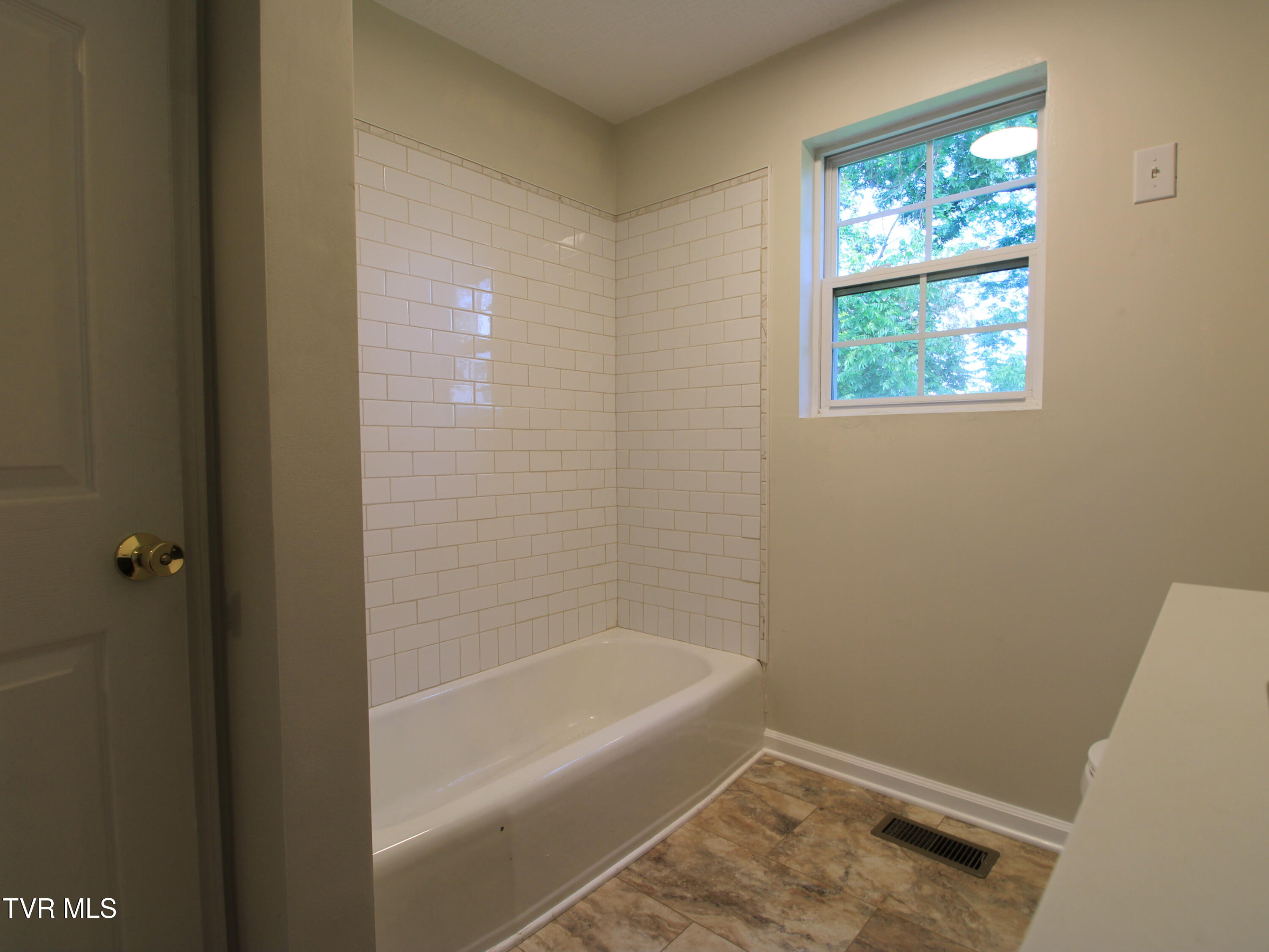 321 Chilhowie Avenue, Johnson City, Tennessee image 30