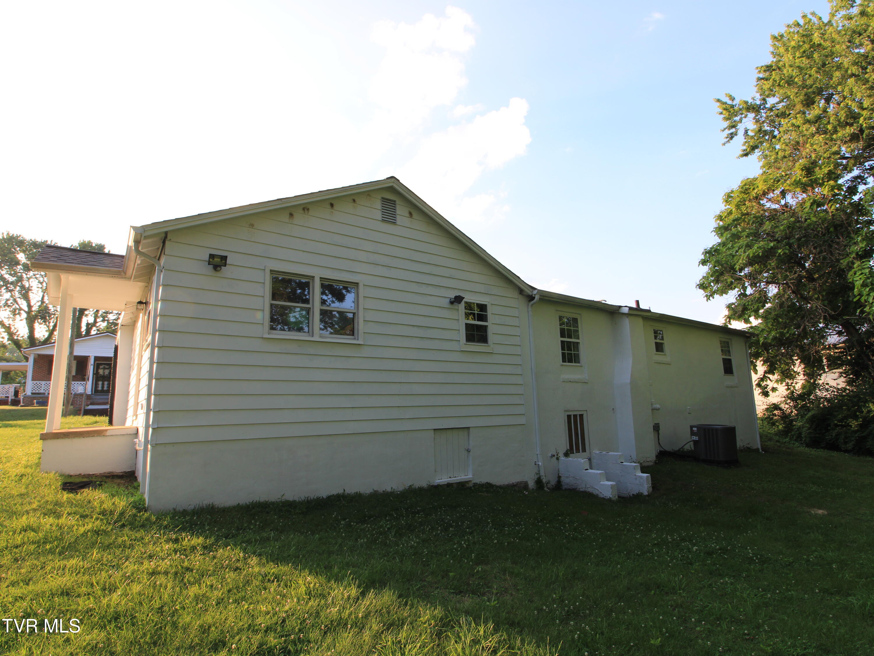 321 Chilhowie Avenue, Johnson City, Tennessee image 6