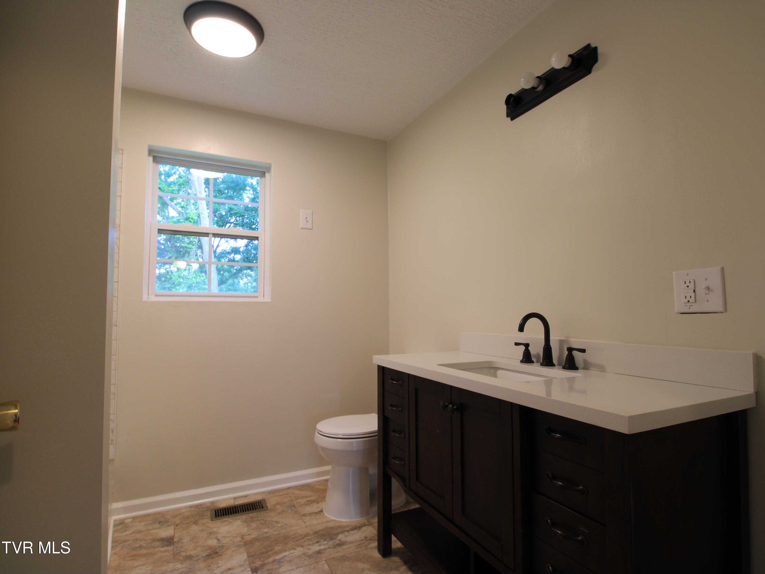 321 Chilhowie Avenue, Johnson City, Tennessee image 28