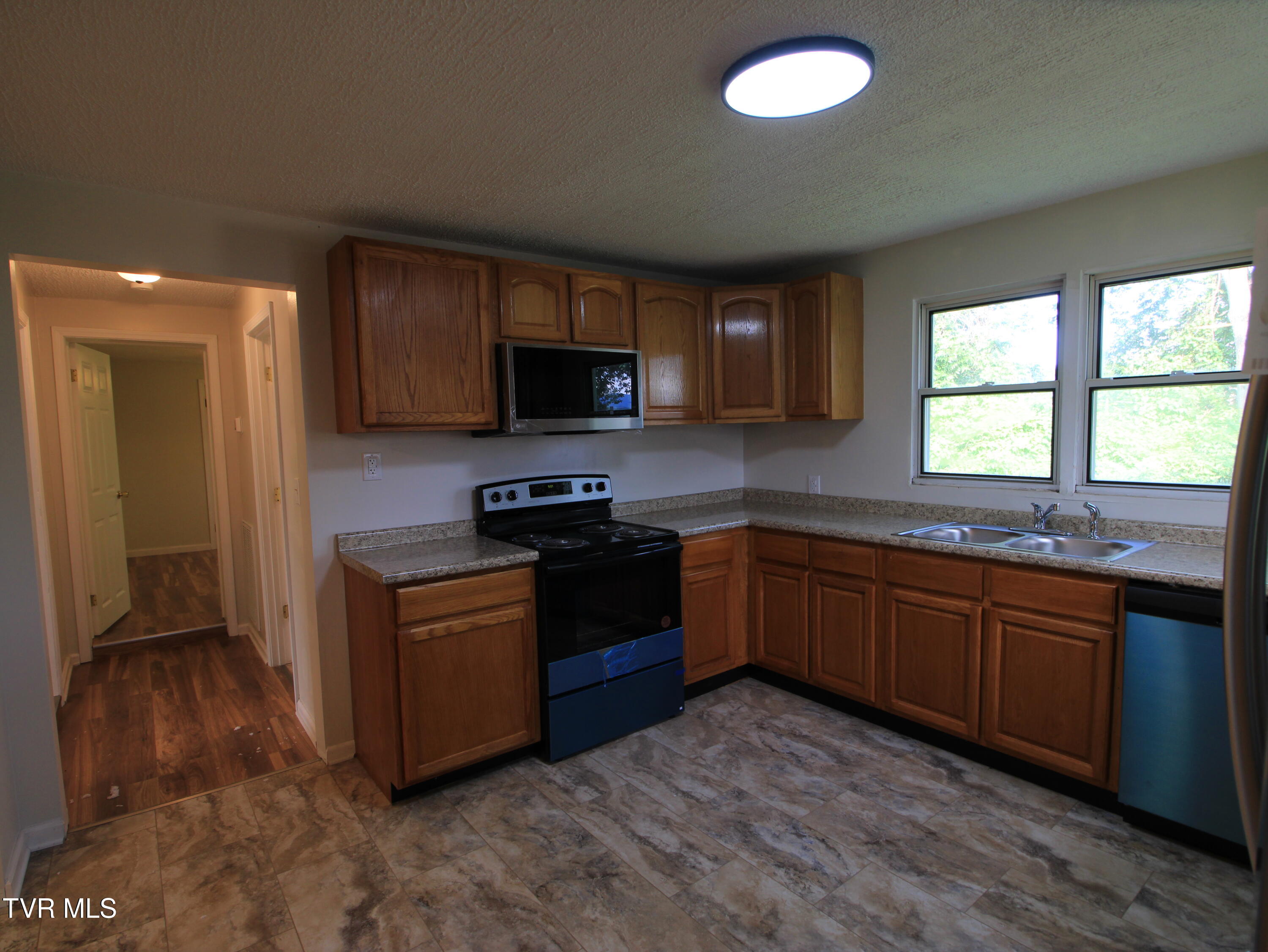 321 Chilhowie Avenue, Johnson City, Tennessee image 8