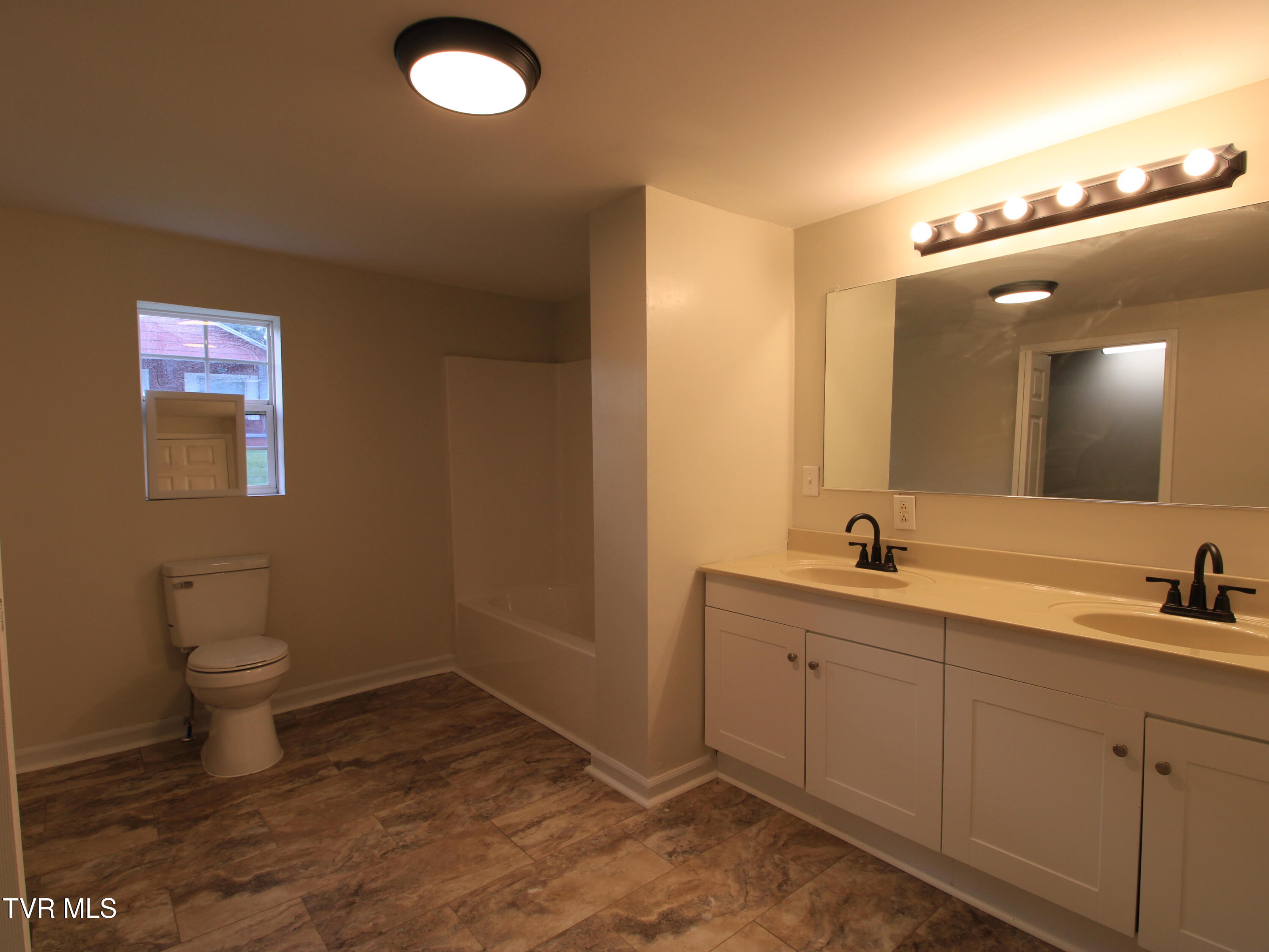 321 Chilhowie Avenue, Johnson City, Tennessee image 14