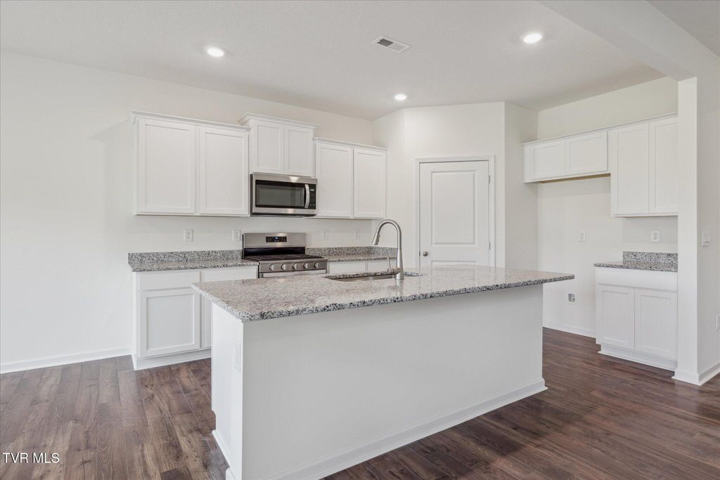 Photo of 511 Fieldcrest Road, Blountville, TN 37617 (MLS # 9992644)