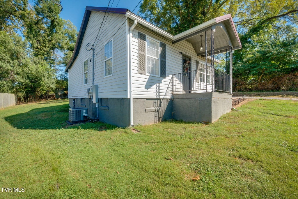 Photo of 3816 Busbee Street, Kingsport, TN 37664 (MLS # 10001426)