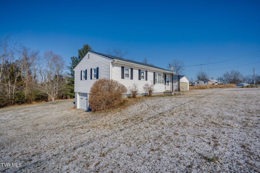 Photo of 2844 Rocky Springs Road, Piney Flats, TN 37686 (MLS # 9990622)