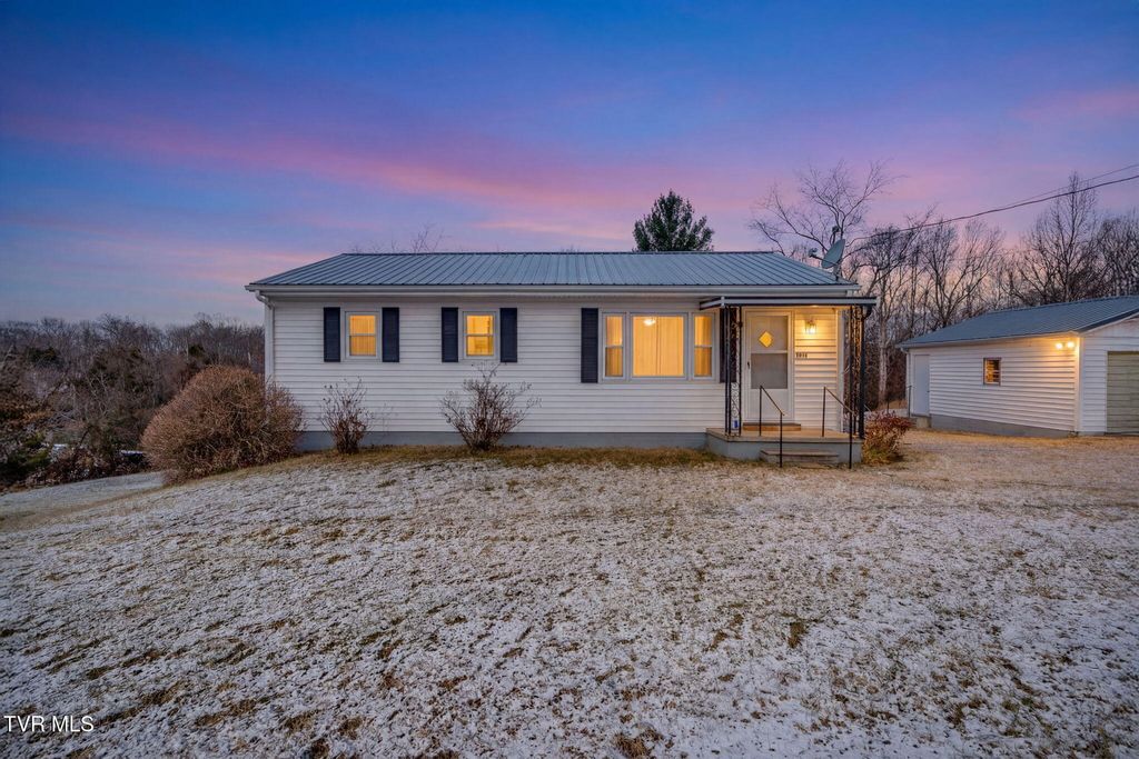 Photo of 2844 Rocky Springs Road, Piney Flats, TN 37686 (MLS # 9990622)