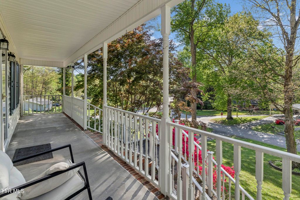 Photo of 802 Chestnut Avenue, Erwin, TN 37650 (MLS # 9994624)