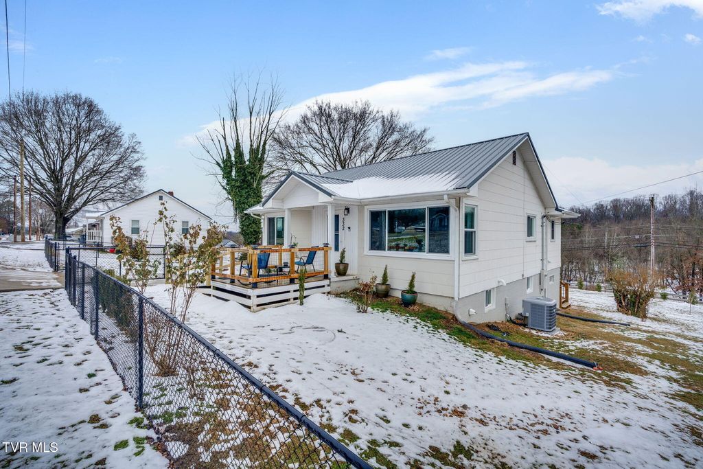 Photo of 332 Bay Street, Mount Carmel, TN 37645 (MLS # 9990915)