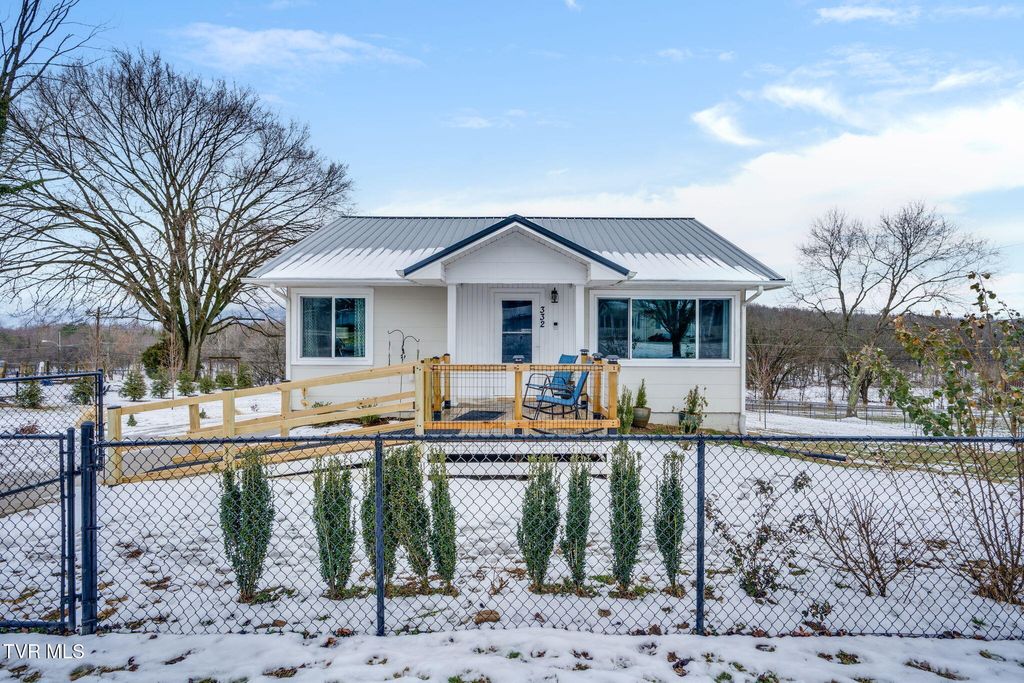 Photo of 332 Bay Street, Mount Carmel, TN 37645 (MLS # 9990915)