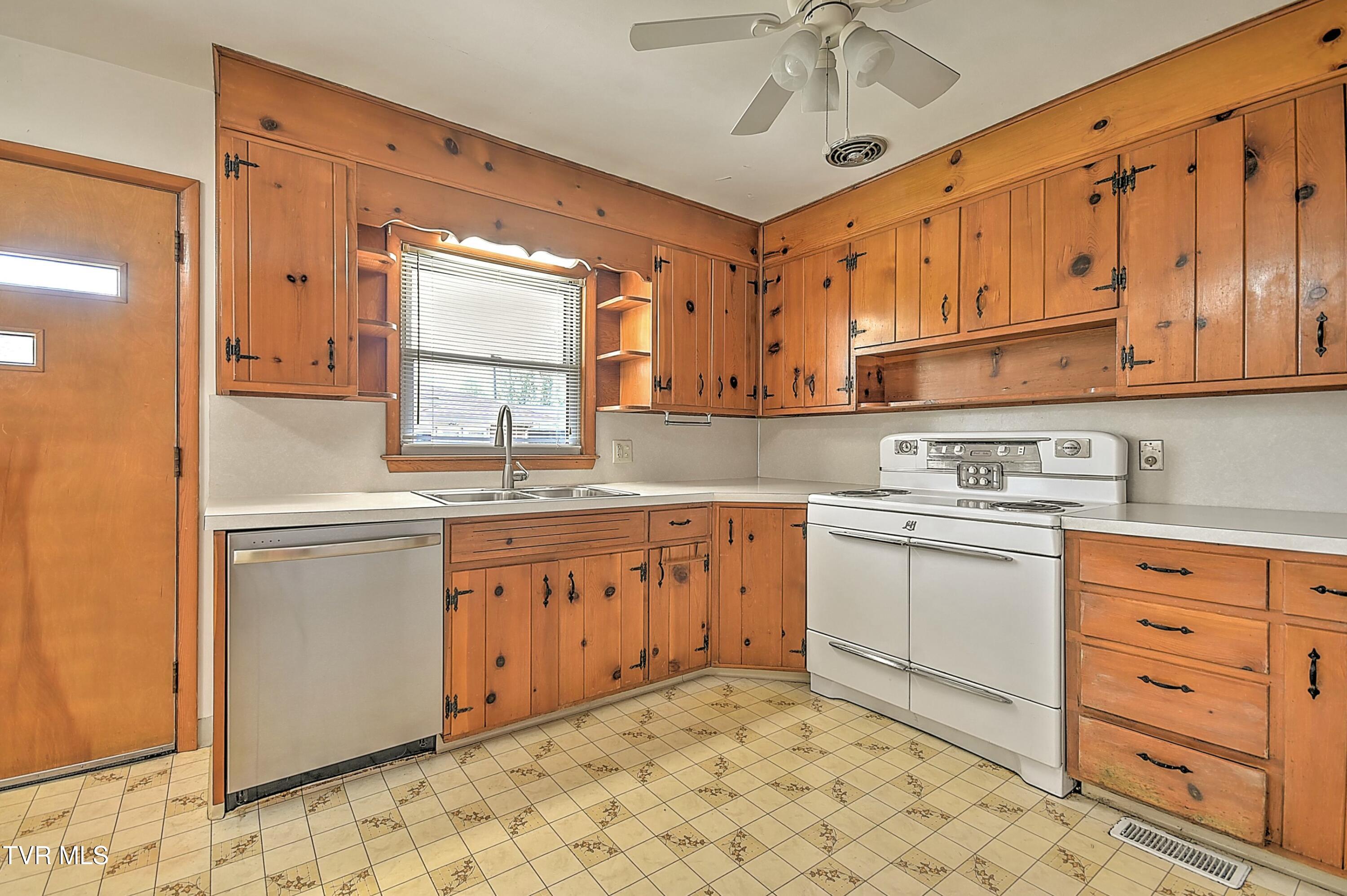 2013 Hermitage Drive, Kingsport, Tennessee image 11