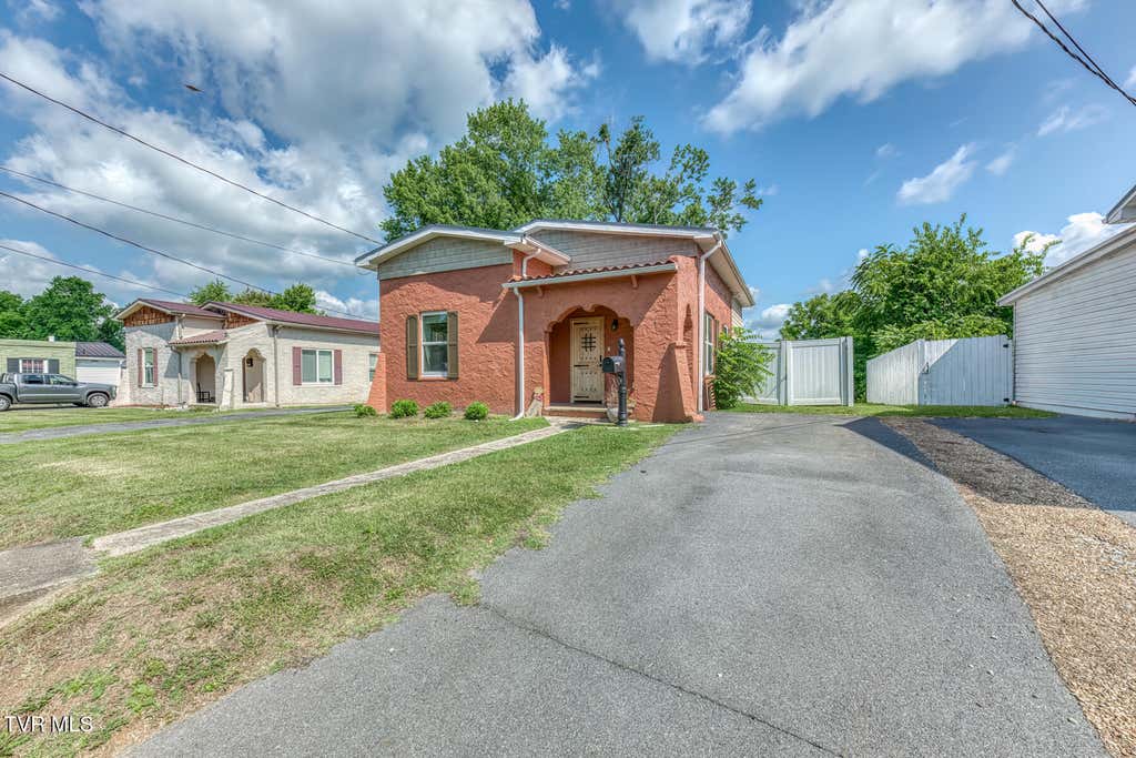 Photo of 1603 Burgie Street, Elizabethton, TN 37643 (MLS # 9996810)