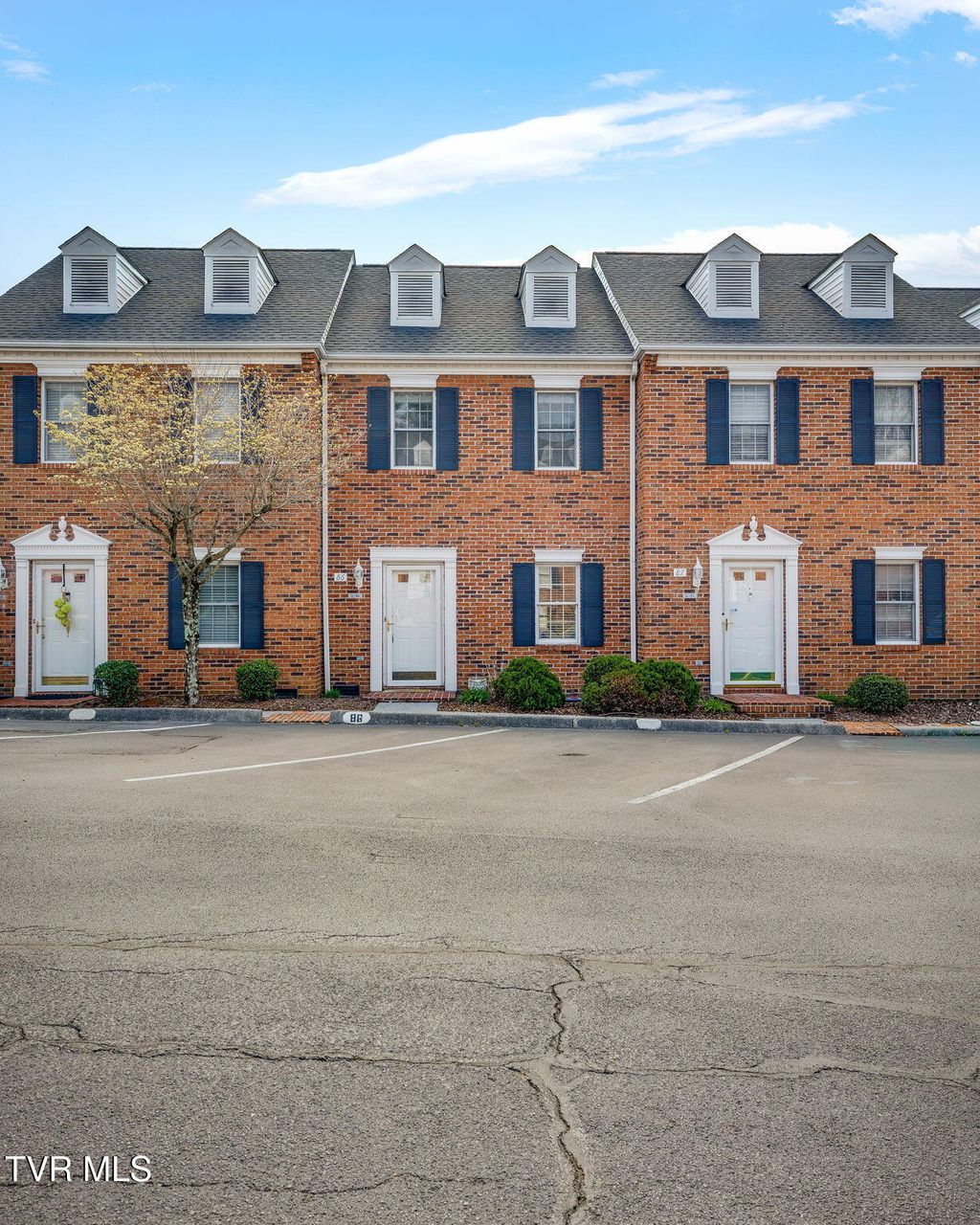 Photo of 400 Sunset Drive #Apt Q86, Johnson City, TN 37604 (MLS # 9992981)